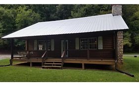 Creekside Haven - Authentic Cabin, Outstanding Location